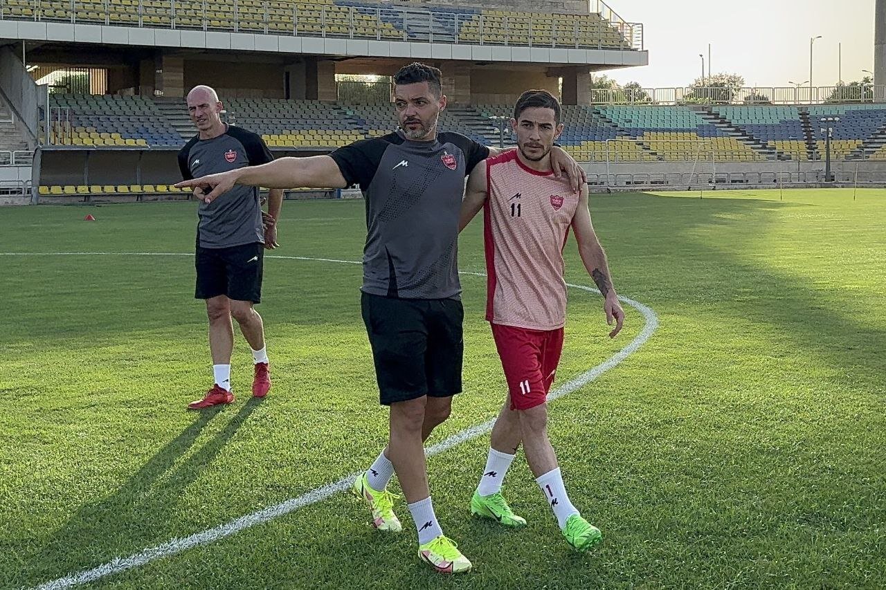 عکس | رونمایی از شماره پیراهن خرید جدید پرسپولیس