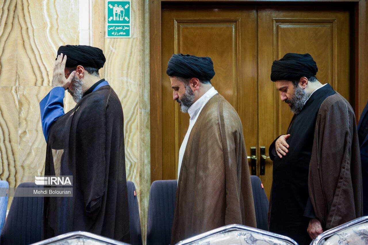 عکس | تصویر ایرنا از سه پسر رهبر انقلاب در یک قاب