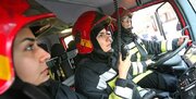 عکس | حضور زنان آتش‌نشان در عملیات اطفای حریق بیمارستان شریعتی تهران