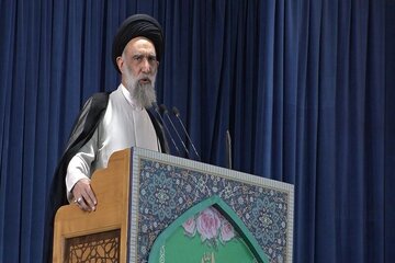 کنایه معنادار یک امام جمعه به دولت جدید درباره رابطه با آمریکا /امام جمعه اصفهان به پزشکیان: خدمت به مردم را در دستور کار خود قرار دهید کنایه معنادار یک امام جمعه به دولت جدید درباره رابطه با آمریکا /امام جمعه اصفهان به پزشکیان: خدمت به مردم را در دستور کار خود قرار دهید