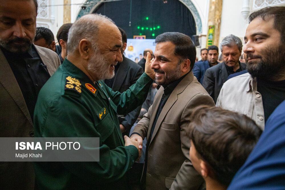 حضور چهرههای سرشناس سپاه در مراسم ترحیم پدر قائم مقام دفتر رهبری؛ از طائب تا سردار سلامی/ پزشکیان کنار سید حسن خمینی نشست