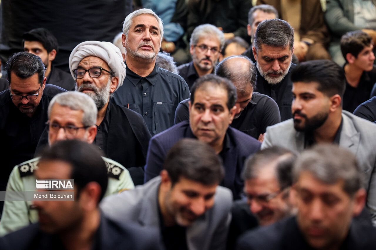 تصویری از حاتمیکیا و مشاور قالیباف کنار یکدیگر/ حاجیزاده و احمدیان؛ دو سردار با لباس شخصی به ختم رفتند