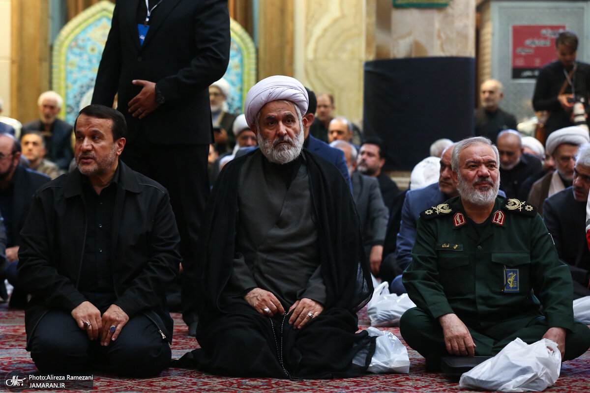 حضور چهرههای سرشناس سپاه در مراسم ترحیم پدر قائم مقام دفتر رهبری؛ از طائب تا سردار سلامی/ پزشکیان کنار سید حسن خمینی نشست