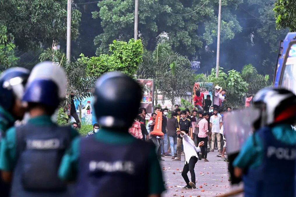 ببینید |  اعتراضات خشونت‌آمیز در بنگلادش و فرار نخست وزیر