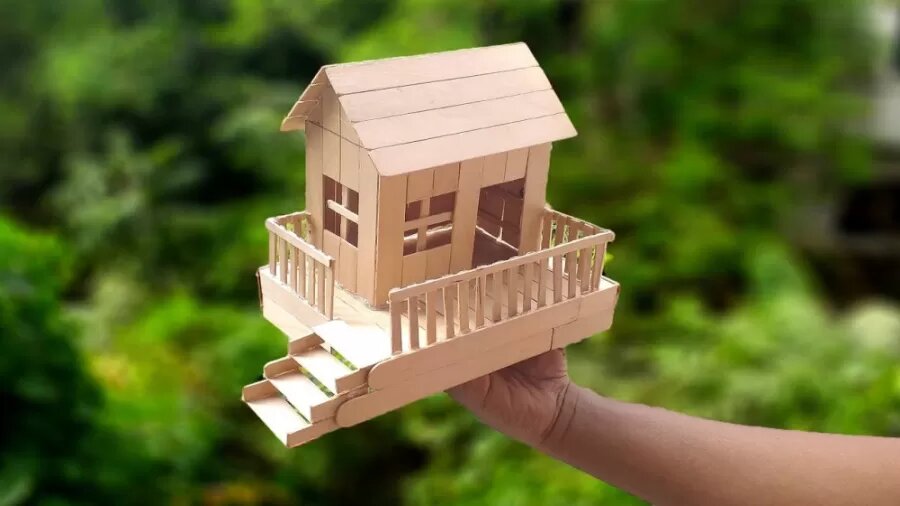 ببینید |  خلاقیت یک هنرمند در ساخت خانه با چوب بستنی و صمغ درخت برای سنجاب