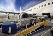 ببینید | رفتار زننده و زشت کارگران فرودگاه با چمدان‌های مسافران