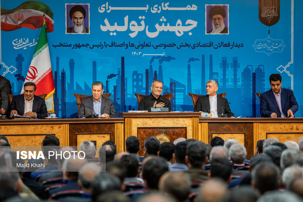 طیب نیا سمت راست پزشکیان نشست /رئیس جمهوری منتخب با چه کسانی دیدار کرد؟ +عکس