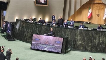 شوخی های قالیباف با پزشکیان در صحن علنی مجلس /در پیاده روی هم سریع هستید /پروتکل ها و تشریفات را کنار گذاشته اید شوخی های قالیباف با پزشکیان در صحن علنی مجلس /در پیاده روی هم سریع هستید /پروتکل ها و تشریفات را کنار گذاشته اید