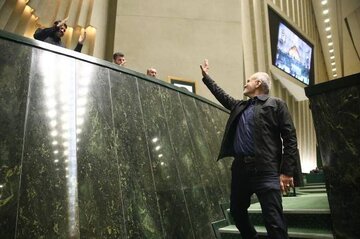 عکس جالب از چهره غمگین حمید رسایی در زمان حضور پزشکیان در صحن مجلس /امیرحسین ثابتی و مالک شریعتی نظاره گر شدند عکس جالب از چهره غمگین حمید رسایی در زمان حضور پزشکیان در صحن مجلس /امیرحسین ثابتی و مالک شریعتی نظاره گر شدند