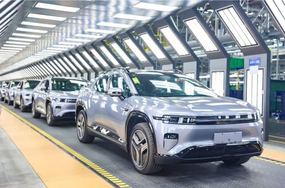 این خودروی چینی همزمان یک وانت و یک شاسیبلند است! / چینیها به دنیای خودروهای تبدیلشونده وارد شدند /عکس