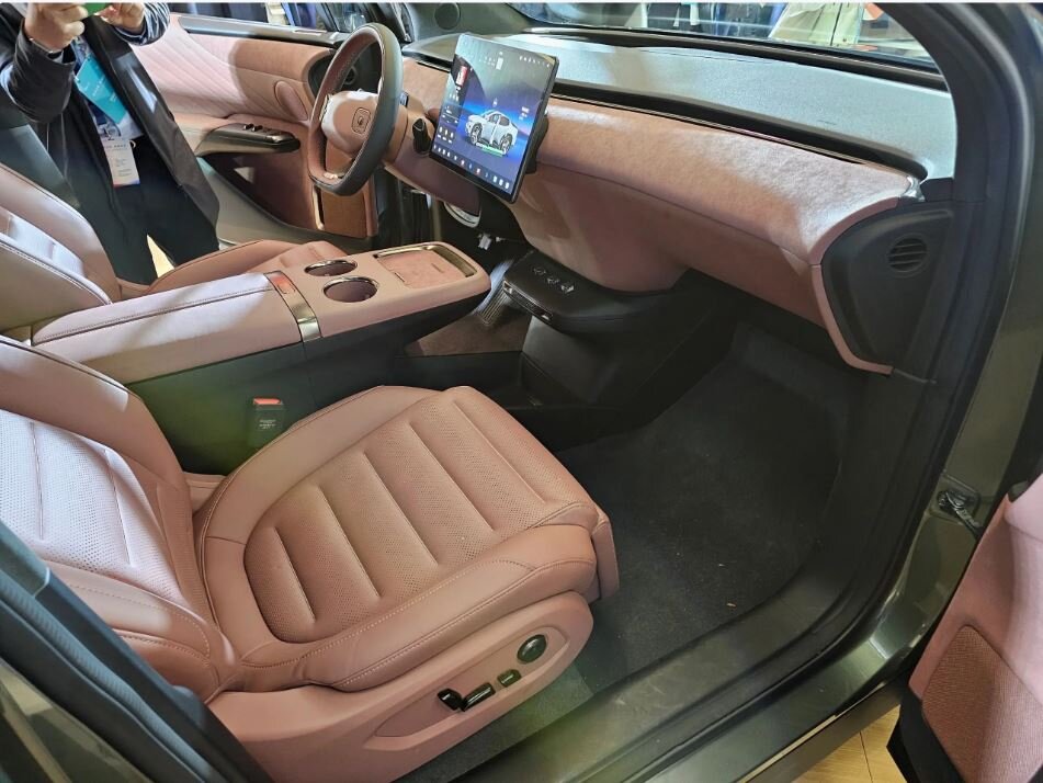 این خودروی چینی همزمان یک وانت و یک شاسیبلند است! / چینیها به دنیای خودروهای تبدیلشونده وارد شدند /عکس