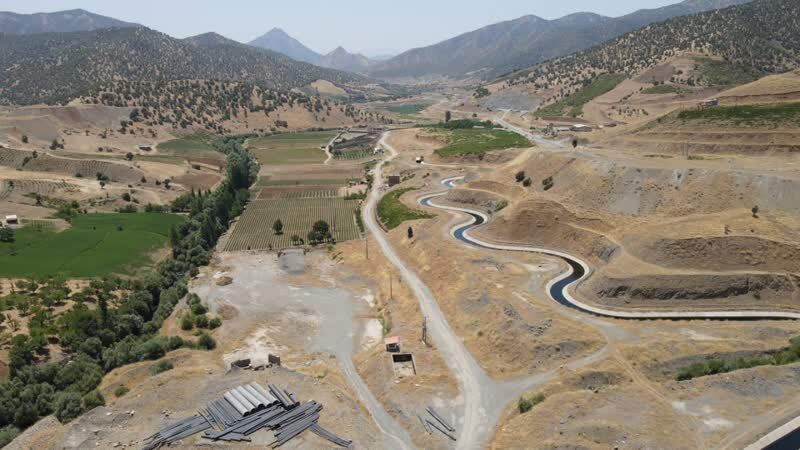 ۳۷ هزار هکتار اراضی کشاورزی در پائین دست سدهای استان کردستان از دیم به آبی تبدیل می‌شوند