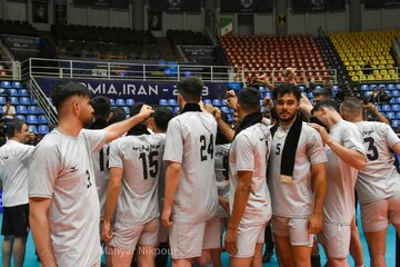 سرانجام تیم والیبال شهرداری ارومیه تمریناتش را از سرگرفت سرانجام تیم والیبال شهرداری ارومیه تمریناتش را از سرگرفت