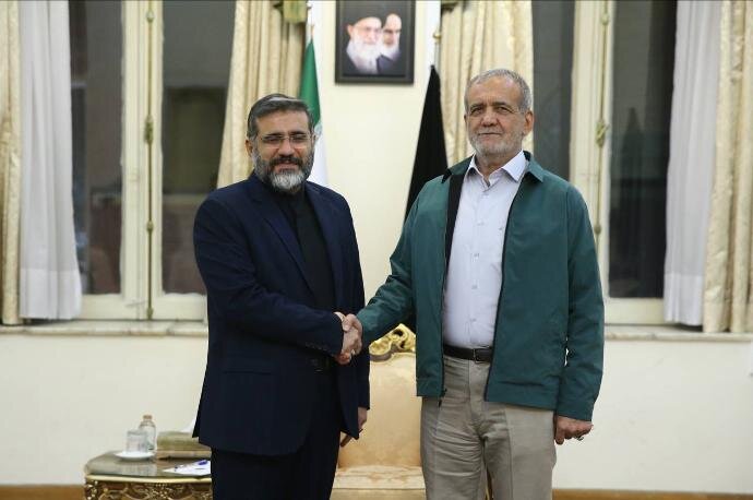 وزیر آموزش و پرروش در دیدار با پزشکیان: مسائل آموزش و پرورش در یک دولت یا دو دولت حل نمیشود/ وزرای ارشاد و بهداشت هم بودند+ تصاویر