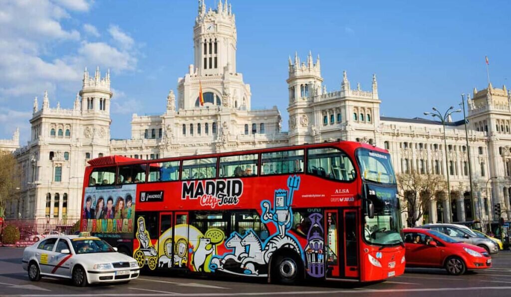 ببینید | قابلیت جالب ایستگاه‌های اتوبوس در اسپانیا
