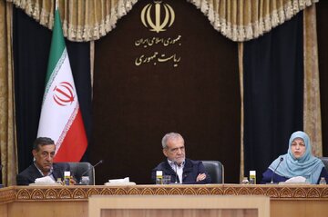 پزشکیان: آنهایی که پای صندوق های رای نیامدند هم مردم ما هستند/ عده خاصی قدرت را در دست گرفته و به دنبال حاکم کردن منویات خود هستند