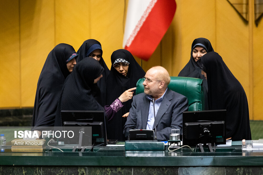 قالیباف محاصره شد /نمایندگان زن به هیات رئیسه رفتند +عکس
