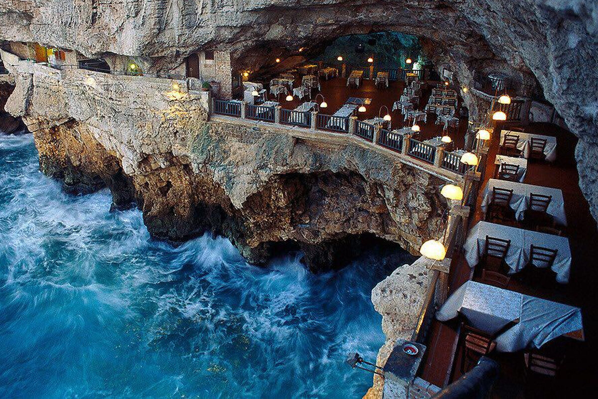 عکس | تصویری زیبا از یک رستوران در ایتالیا در غار!