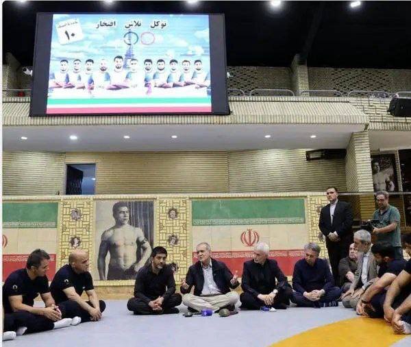 عکس | ملاقات پزشکیان و دبیر؛ رئیس جمهور در کمپ کشتی