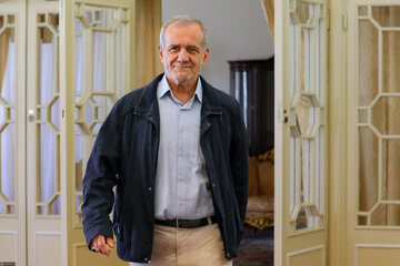 پزشکیان میتواند مقابل بحرانهای اقتصادی بایستد؟ / حال اقتصاد را میشود خوب کرد؛ به شرط آنکه مخالفان دست از مخالفت بردارند پزشکیان میتواند مقابل بحرانهای اقتصادی بایستد؟ / حال اقتصاد را میشود خوب کرد؛ به شرط آنکه مخالفان دست از مخالفت بردارند