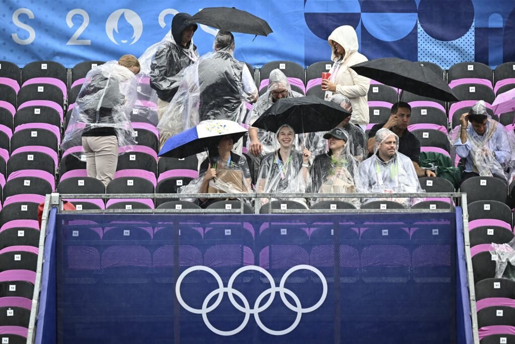 ببینید |  بارش شدید باران در مراسم افتتاحیه المپیک