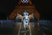 ببینید | شوالیه فرانسوی حامل پرچم المپیک در مراسم افتتاحیه
