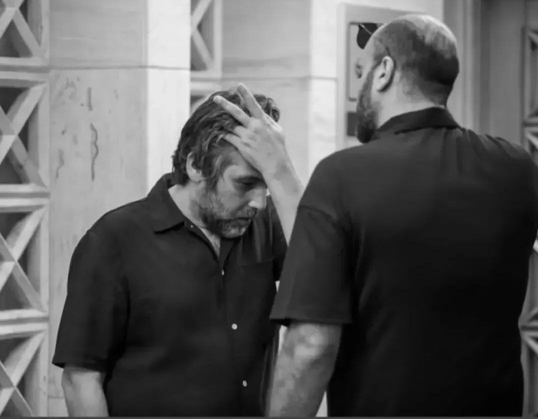 چهره شکسته شده حمید گودرزی بعد از فوت مادرش/ عکس