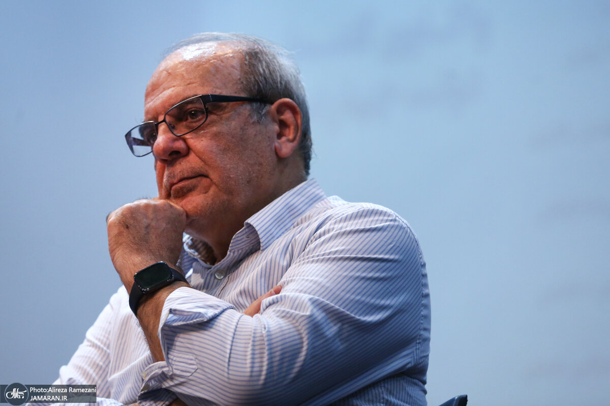 انتقاد عباس عبدی از دستگاه اطلاعاتی کشور: نباید کار آنها خواندن روزنامه و سایت و دستور حذف خبر و تیتر باشد انتقاد عباس عبدی از دستگاه اطلاعاتی کشور: نباید کار آنها خواندن روزنامه و سایت و دستور حذف خبر و تیتر باشد