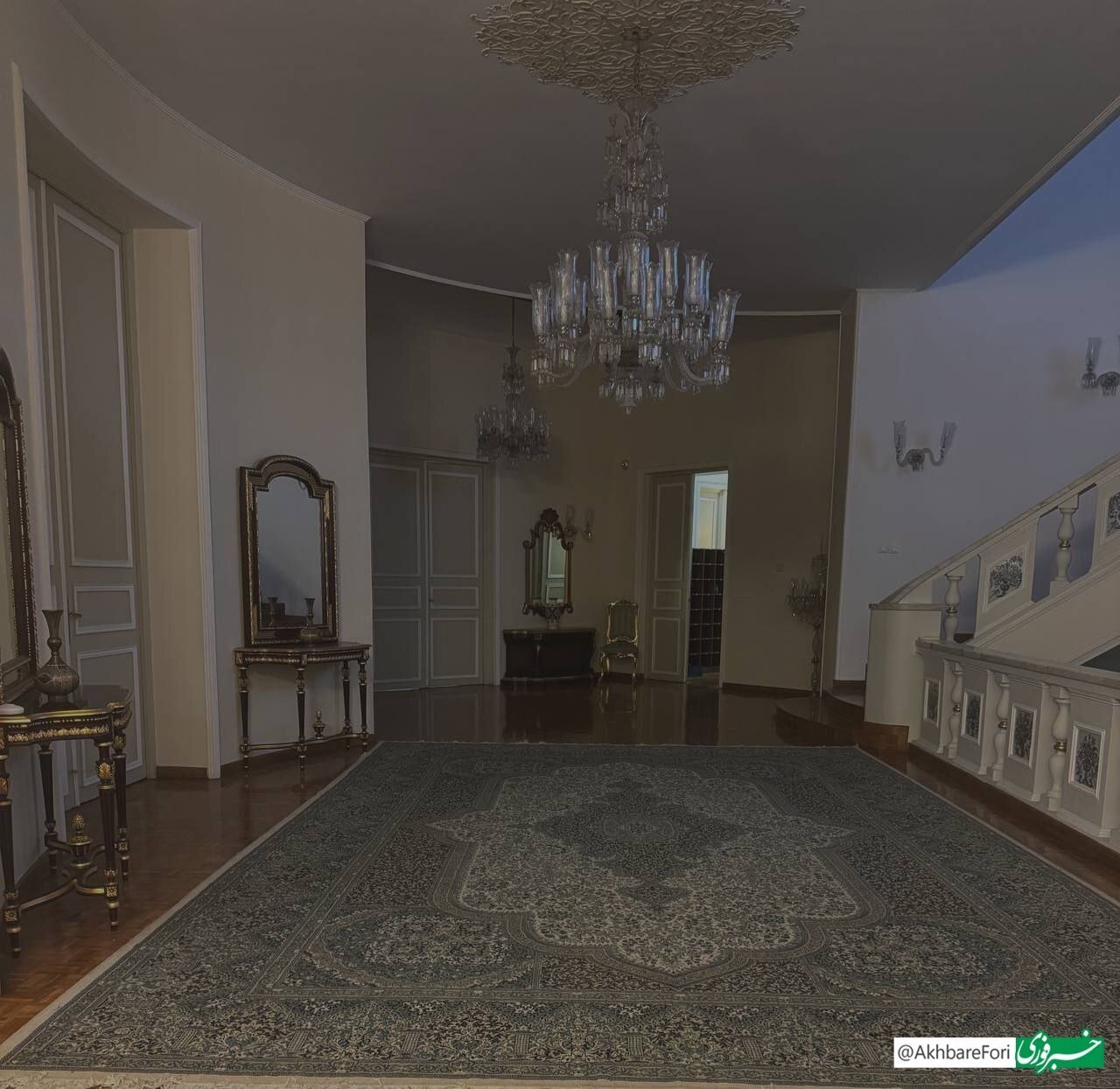 عکس | تصویر عجیب از دفتر پزشکیان؛ خاموش بودن چراغها در دفتر کار رئیس جمهور منتخب