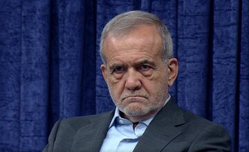 عکس | لحظه ورود پزشکیان به ساختمان ریاست جمهوری