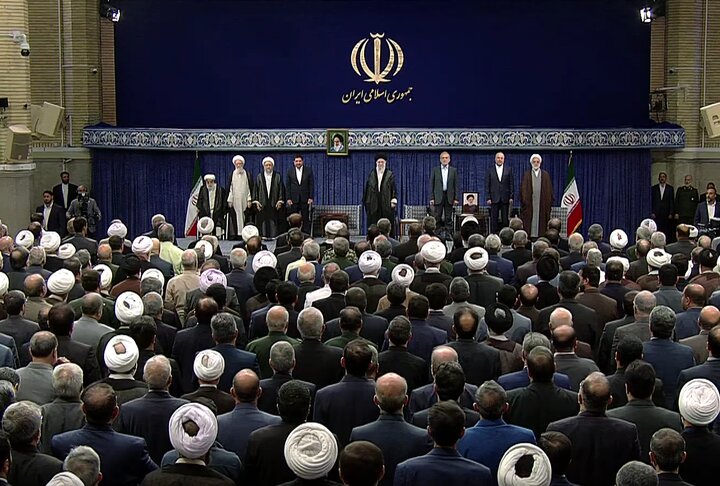 ببینید | لحظه هم‌خوانی رهبر انقلاب با سرود ملی ایران در مراسم تنفیذ