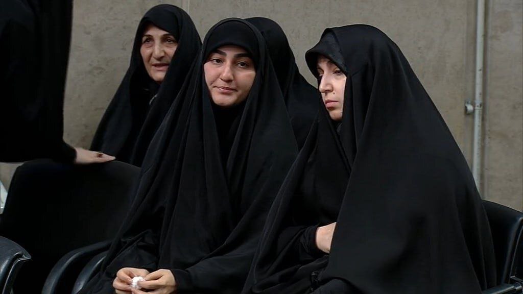 عکسی از دختران سردار قاسم سلیمانی در مراسم تنفیذ حکم ریاست جمهوری پزشکیان