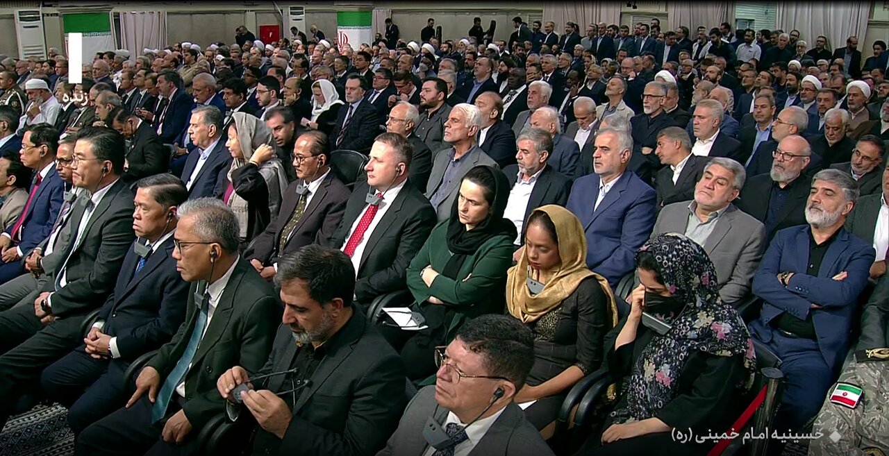 تصاویری متفاوت از مهمانان ویژه بیت رهبری در مراسم تنفیذ حکم ریاست جمهوری پزشکیان