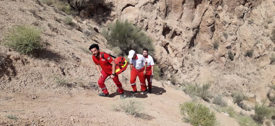 ببینید | عملیات نجات ۳ کوهنورد از لبه پرتگاه اشترانکوه
