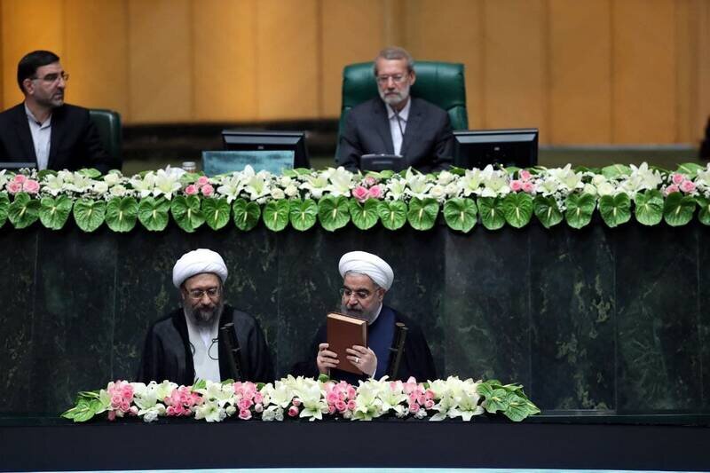 آیتالله هاشمی؛ رکورددار برگزاری مراسم تحلیف /روحانی در حضور لاریجانی ها سوگند خورد/یزدی کنار خاتمی ایستاد، شاهرودی کنار احمدی نژاد +جدول