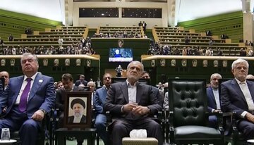 عکسی از مقامات نظامی کشورهای خارجی در صحن علنی مجلس