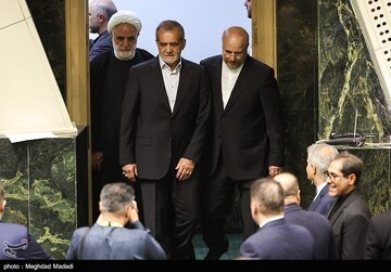 یک قاب عکس ویژه از پزشکیان، قالیباف و محسنی اژه ای یک قاب عکس ویژه از پزشکیان، قالیباف و محسنی اژه ای