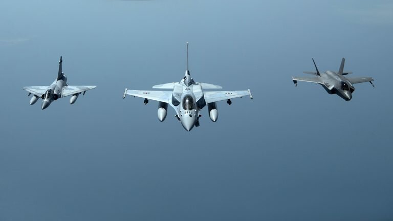 کمک نظامی امارت به چین!