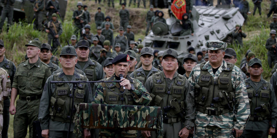 ببینید |  سوگند وفاداری ارتش ونزوئلا به مادورو بر خلاف درخواست مردم جهت کودتا!