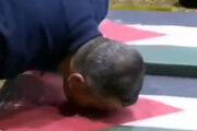 ببینید | بوسه خانواده شهید هنیه بر پیکر ایشان در دانشگاه تهران