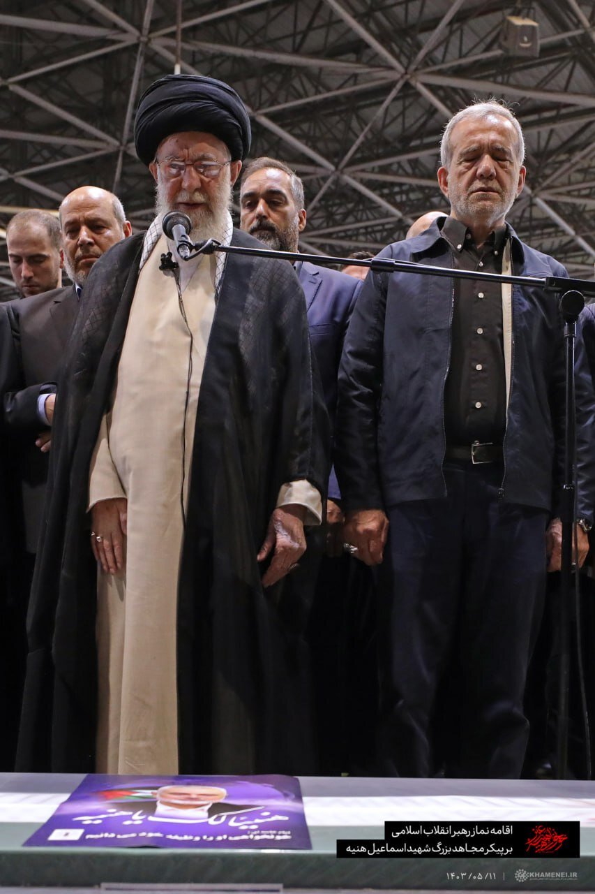 عکسی از اشکهای مسعود پزشکیان در مراسم تشییع پیکر شهید هنیه