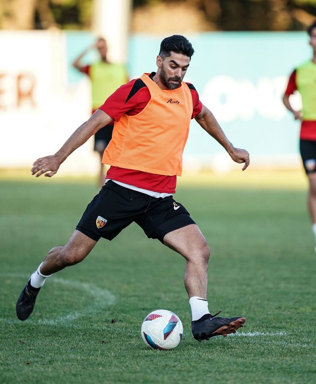 عکس | پایان رویای بازگشت علی کریمی به ایران