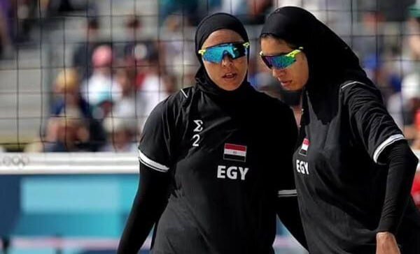 عکس| پوشش اسلامی لب ساحل المپیک!/ قیام دختران مسلمان در فرانسه