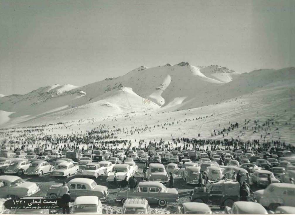 تهران قدیم| تصاویر جالب از صف خودروهای کلاسیک، ۶۳ سال قبل در پیست آبعلی/ عکس