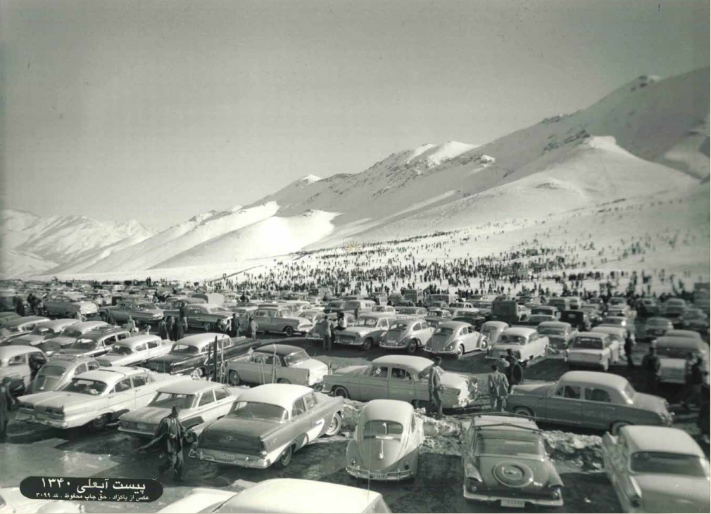 تهران قدیم| تصاویر جالب از صف خودروهای کلاسیک، ۶۳ سال قبل در پیست آبعلی/ عکس