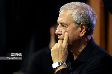 تصاویری از اشک ریختن علی ربیعی بر سر پیکر برادرش /دولتمردان روحانی هم آمدند تصاویری از اشک ریختن علی ربیعی بر سر پیکر برادرش /دولتمردان روحانی هم آمدند