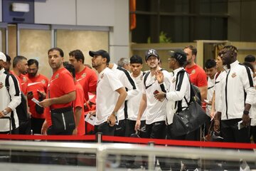 عکس | سردار آزمون با گل زرد در اصفهان عکس | سردار آزمون با گل زرد در اصفهان