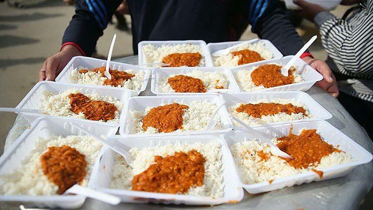 توزیع بیش از ۸۸ هزار غذای گرم بین نیازمندان و عزاداران حسینی در میناب