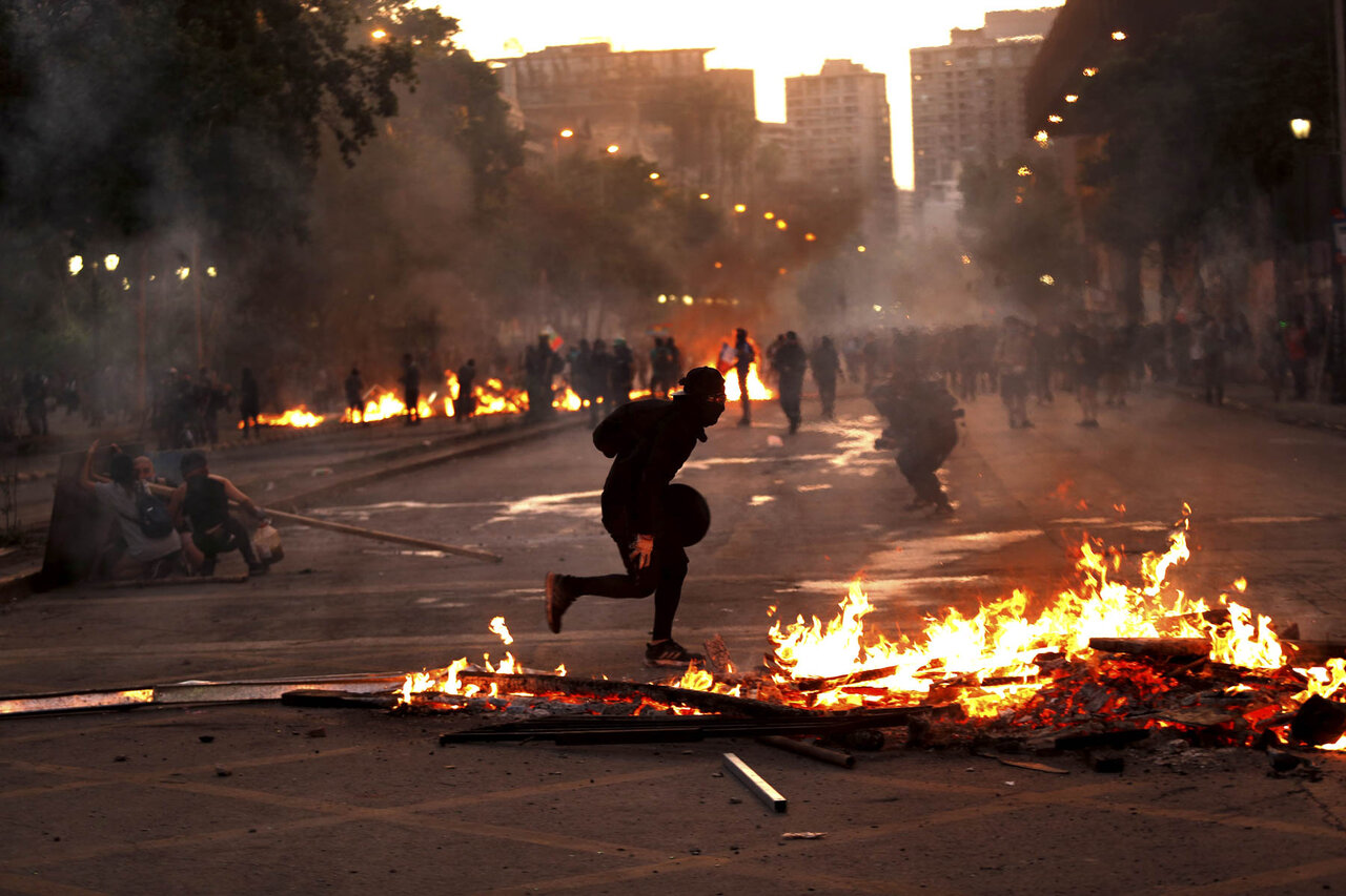 ببینید | تصاویری از درگیری و آشوب در شیلی
