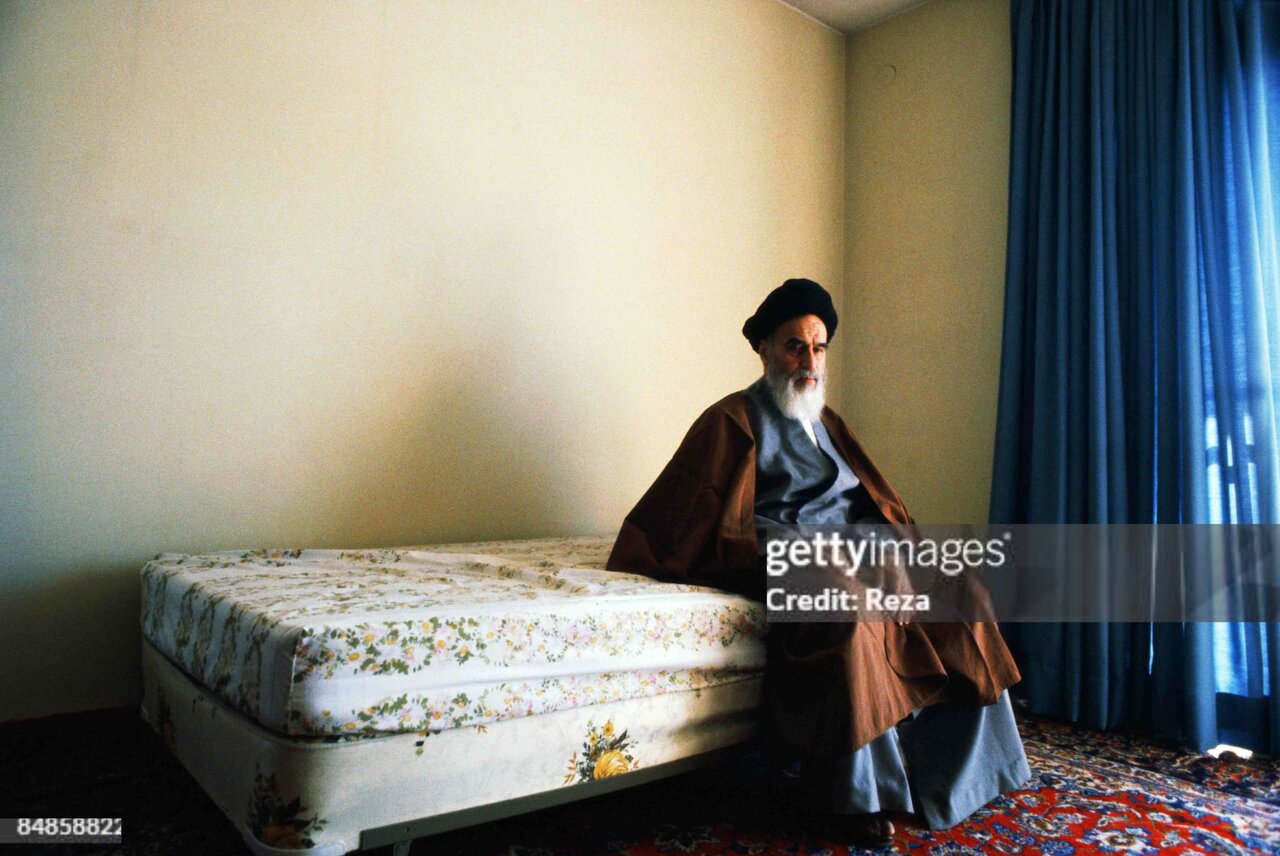 عکس | اتاق خواب ساده امام خمینی (ره) در بدو بازگشت به ایران